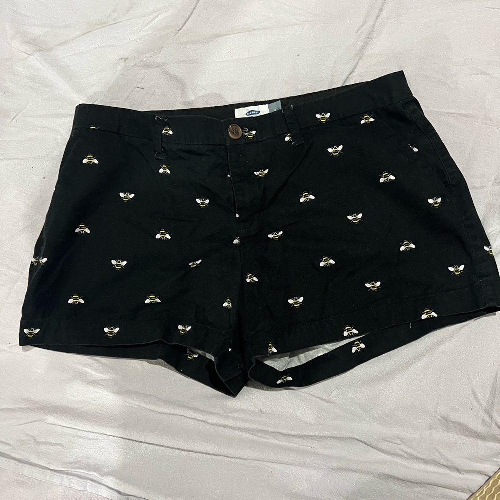Old navy shorts size 8 bees